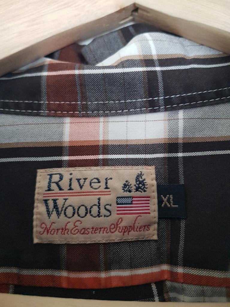 LOT VAN 7 HEMDEN RIVER WOODS, Ophalen, Gedragen