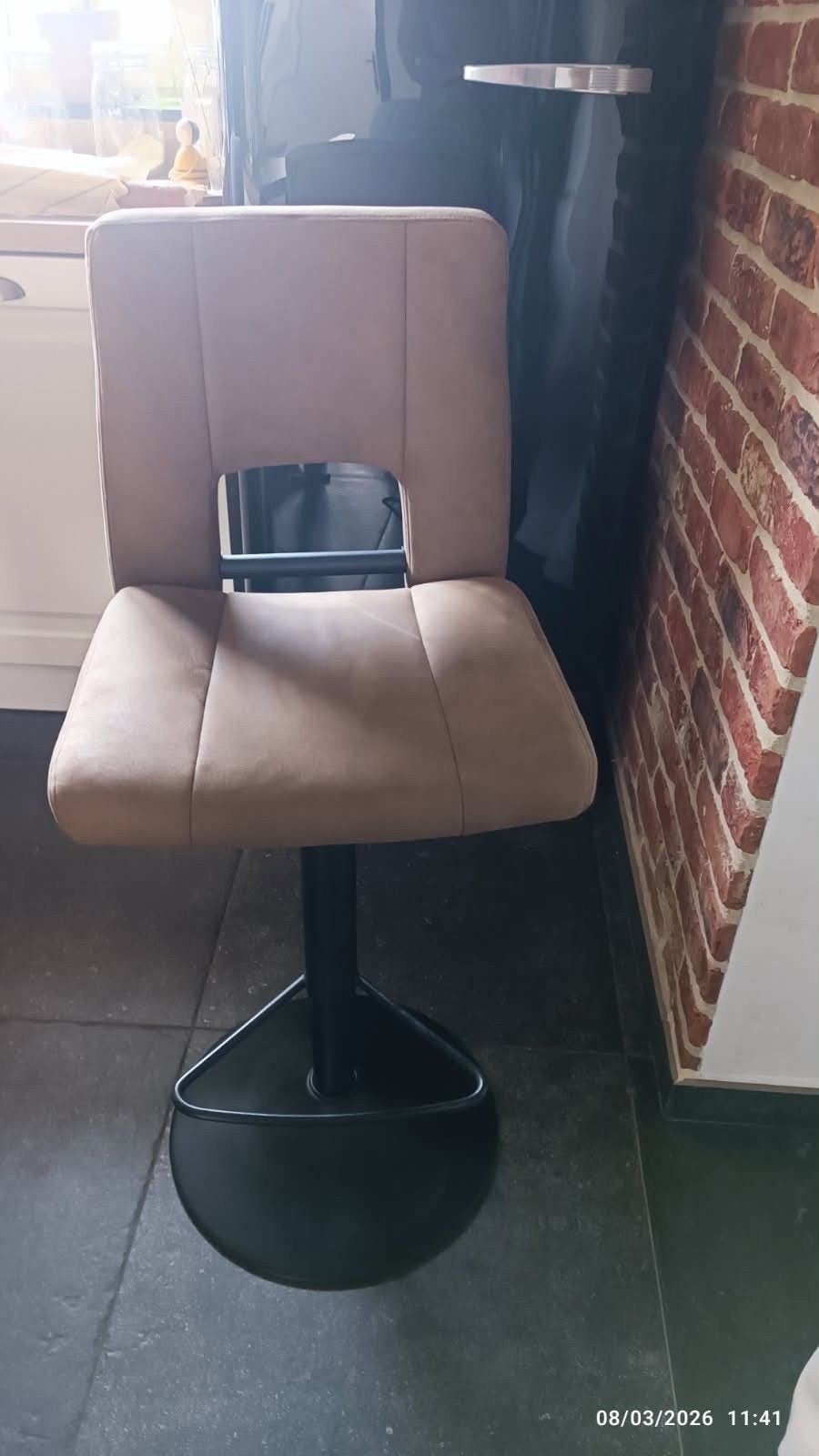 Lot de 3 chaises de bar crème/ beige - Tissus / Daim, 90 cm ou plus, 3 tabourets, Avec repose-pieds, Métal