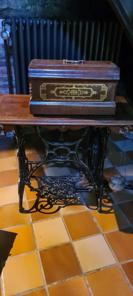 antiek naaimachine, Enlèvement