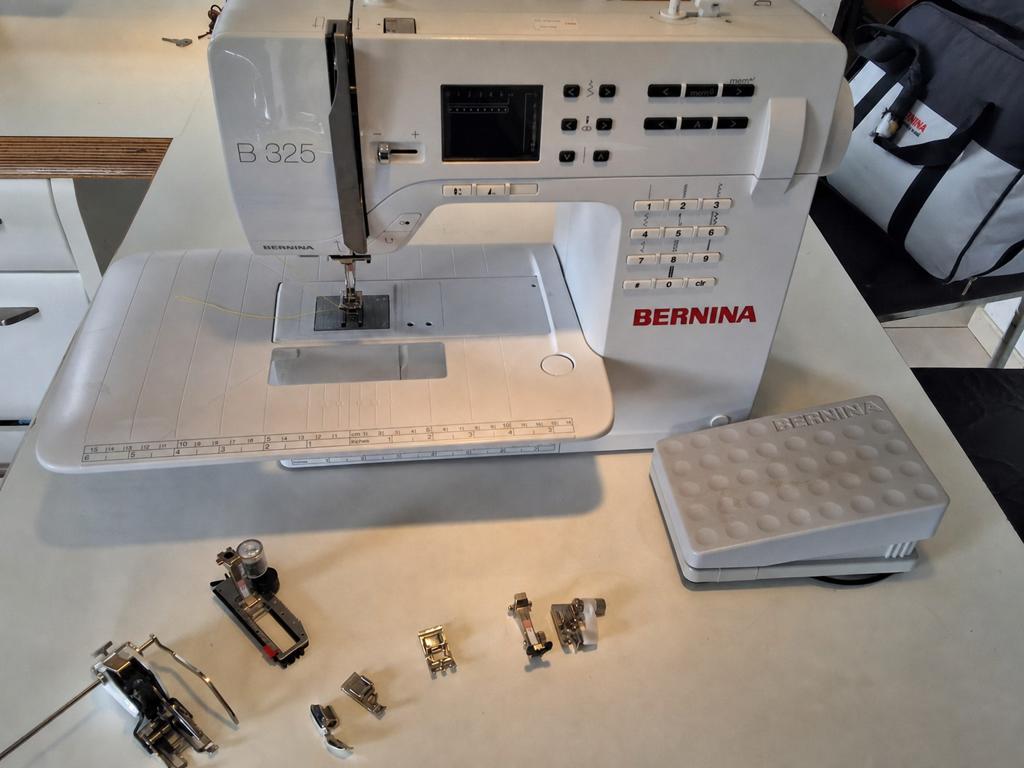 Machine à coudre BERNINA 325 Série 3, Enlèvement ou Envoi, Comme neuf, Machine à coudre, Bernina