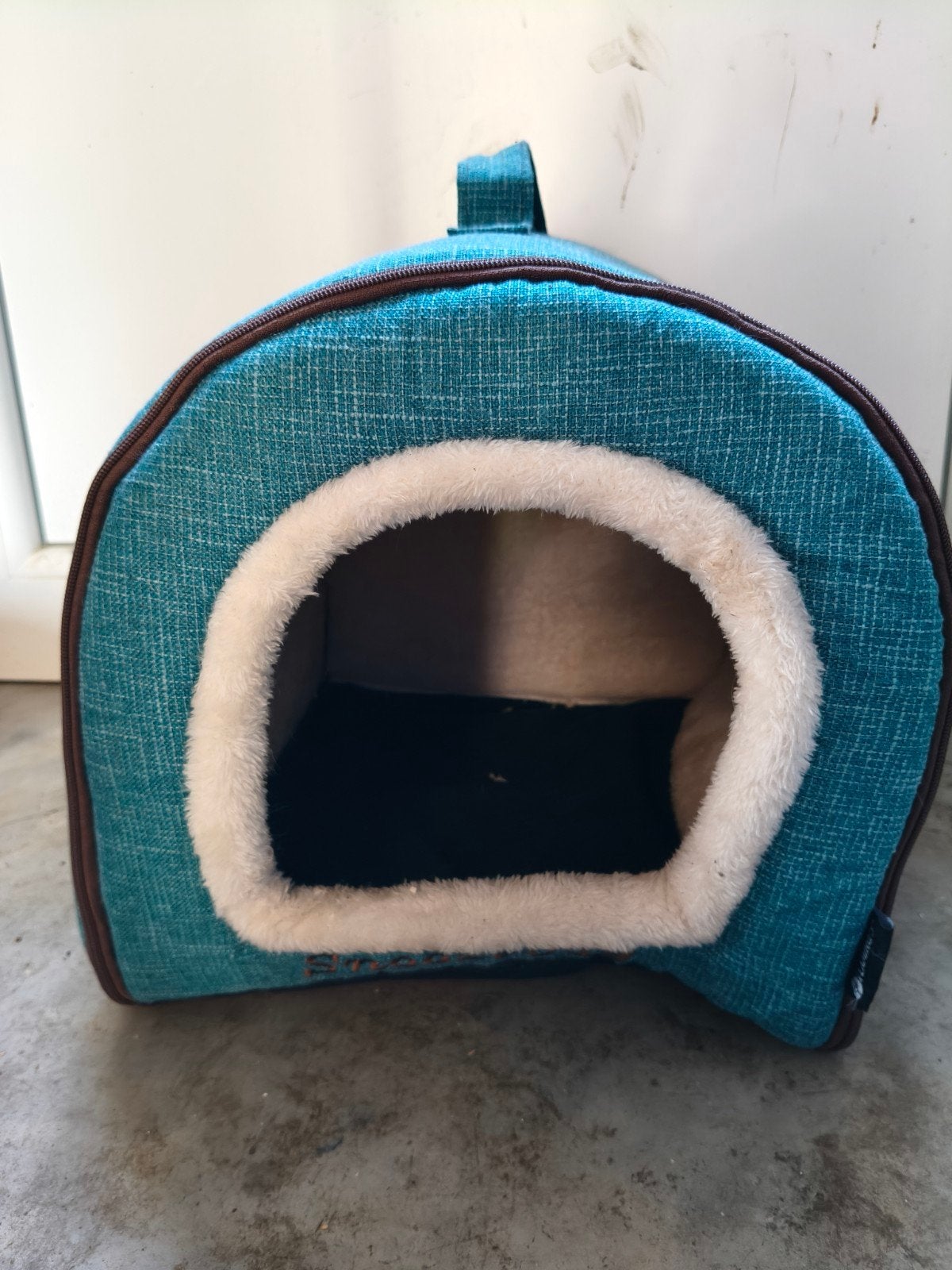 kattenhuis, Enlèvement