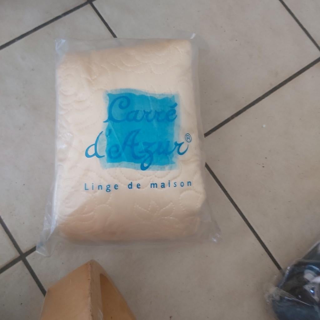 Linge de maison  ses neufs, Enlèvement