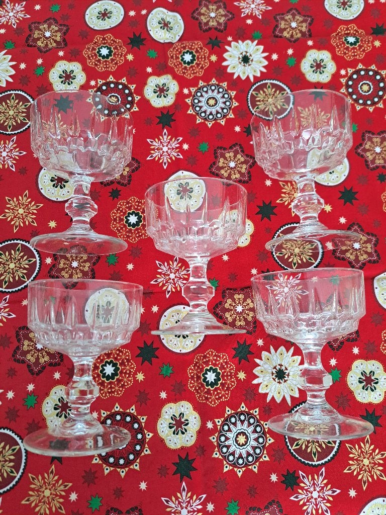 A vendre 5 verres a vin en cristal, Enlèvement