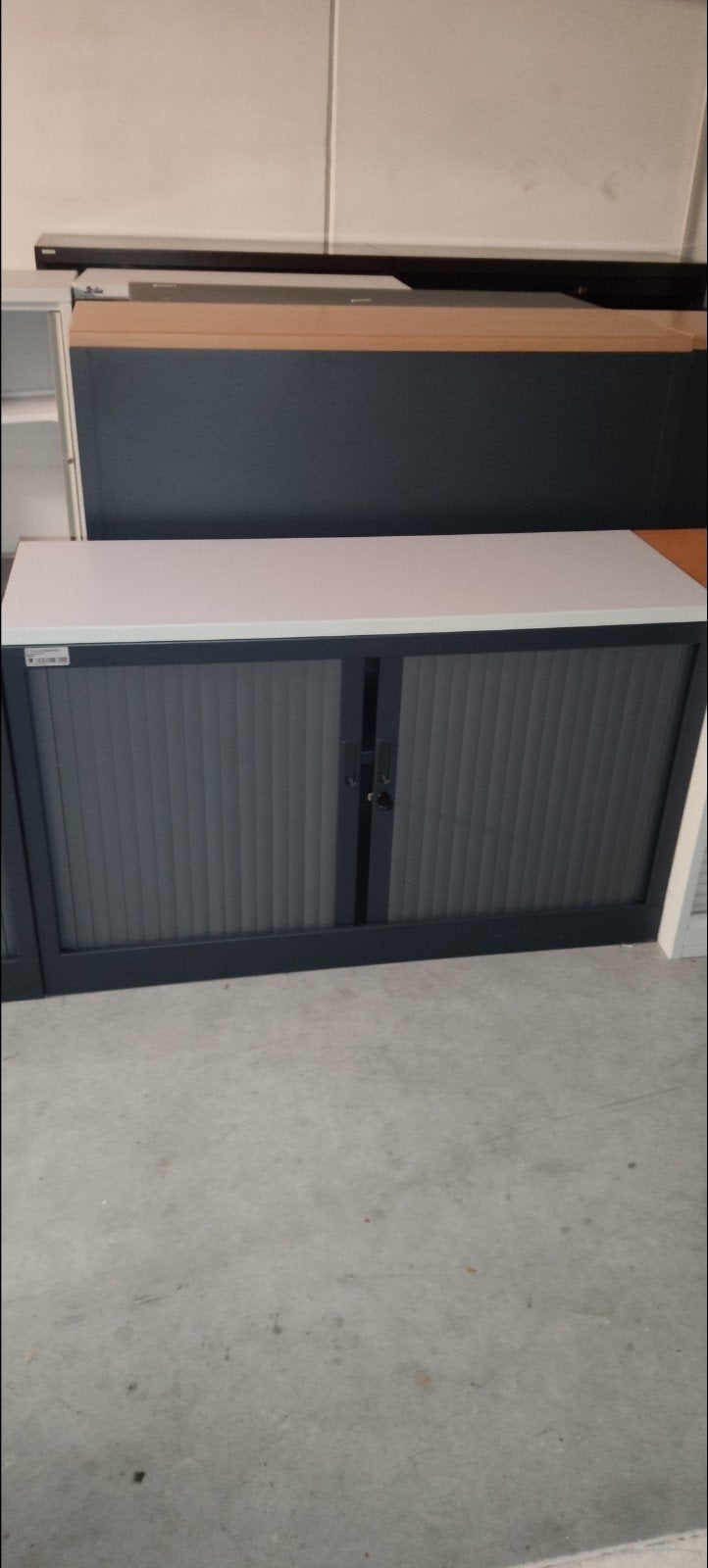 armoire métallique avec volet, Huis en Inrichting, Woonaccessoires | Etagères, Ophalen