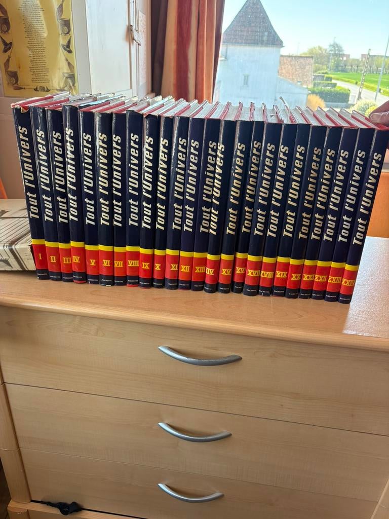 Tout L'Univers Hachette complet, Livres, Enlèvement, Comme neuf