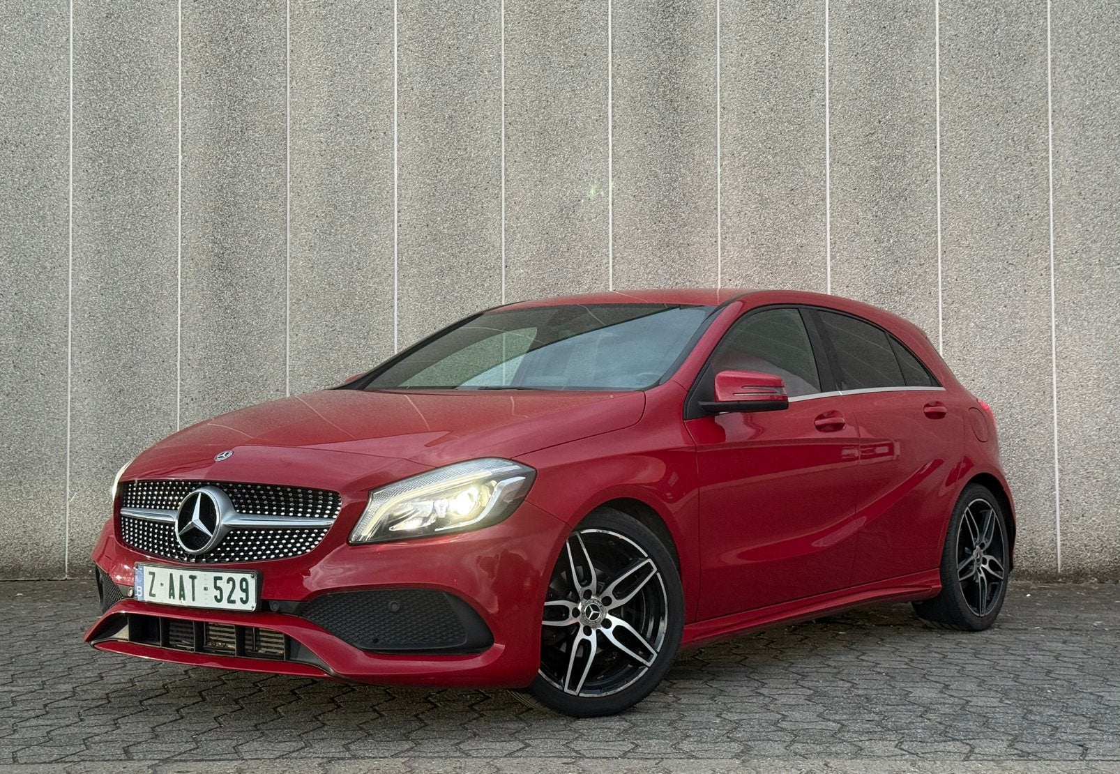 Mercedes-Benz A 180 CDI pack AMG 1 prop /année 2018, Autos, Rouge, Classe A, Achat, Euro 6