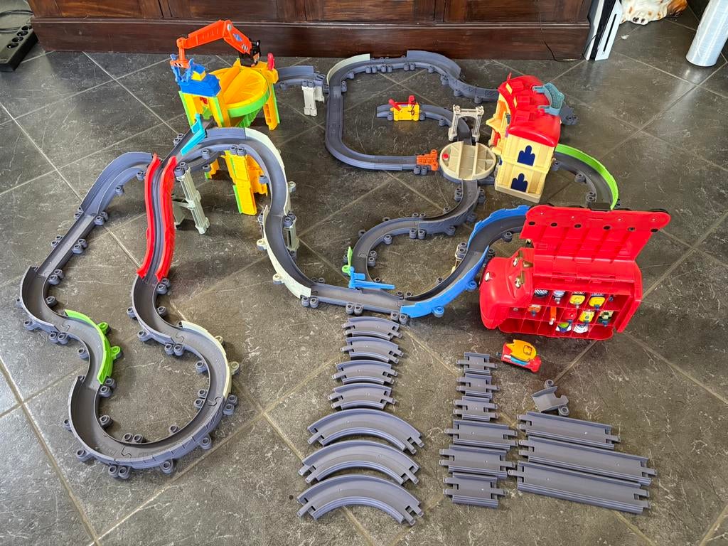 Chuggington treintjes met treinstation en rails, Ophalen, Zo goed als nieuw