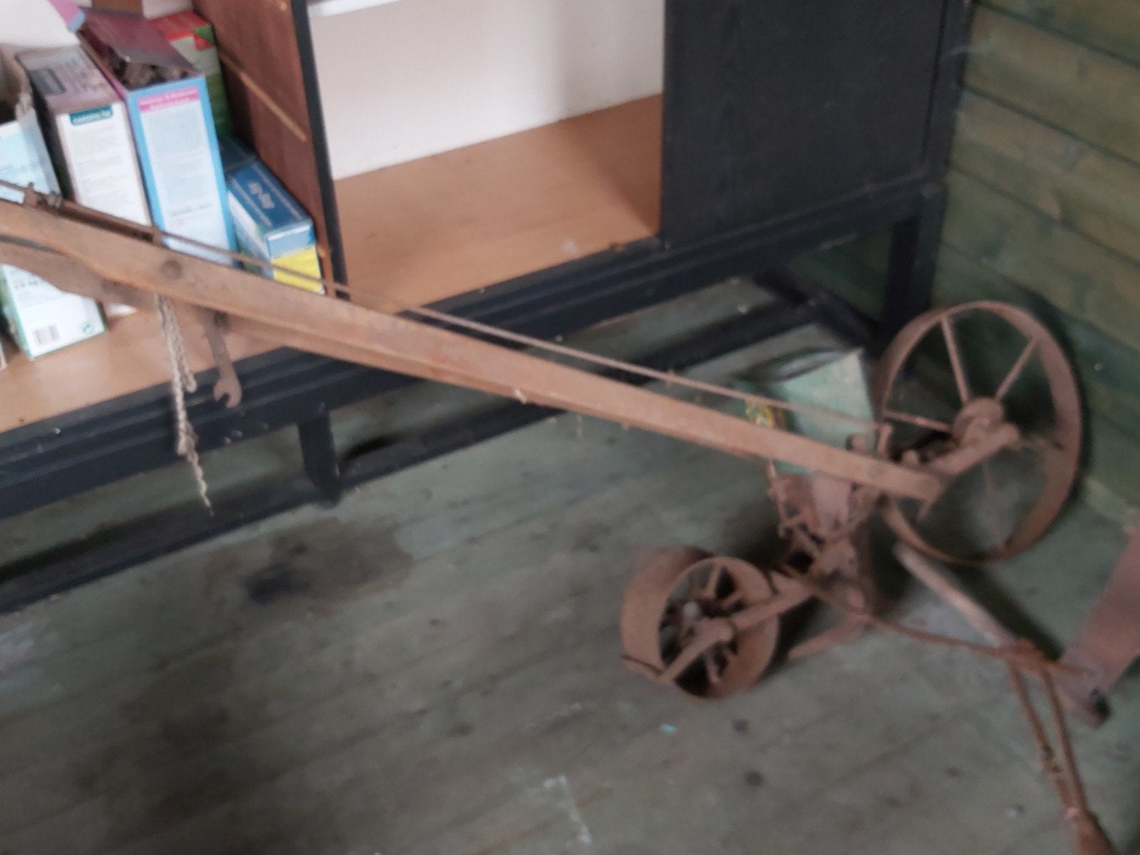 Oude bietenplanter,  oud werktuig, Ophalen
