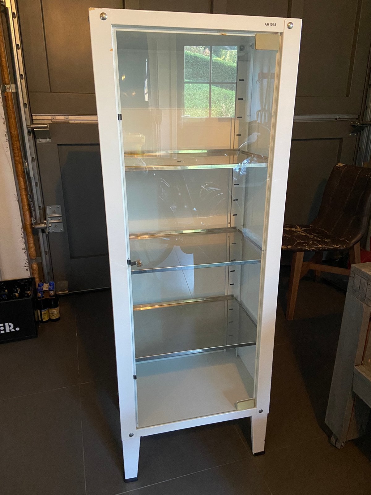Vitrine Médicale Vintage en Métal Blanc – 3 Plateaux Inox, Enlèvement, Utilisé, Métal
