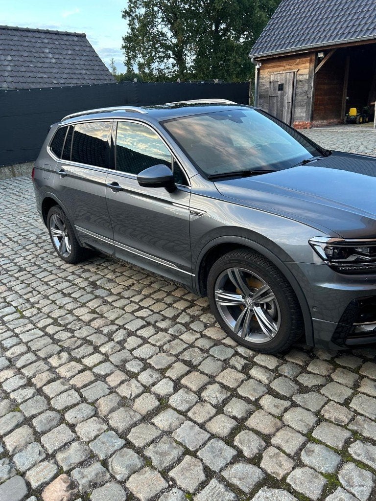 VW Tiguan R-Line Full option, Auto's, Automaat, Dealer onderhouden, 5 deurs, Particulier