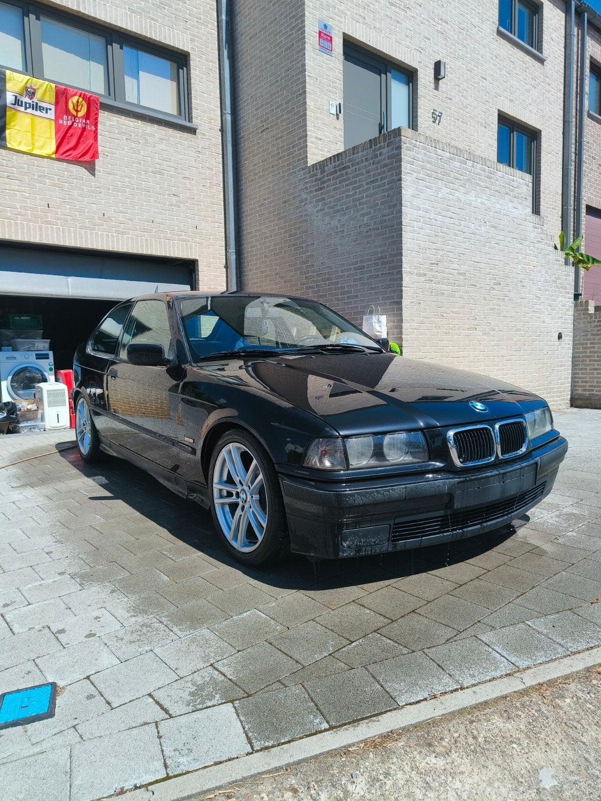 BMW 316i 1,9 L 140 000 km, Autos, BMW, Cuir, Achat, Boîte manuelle, 5 places