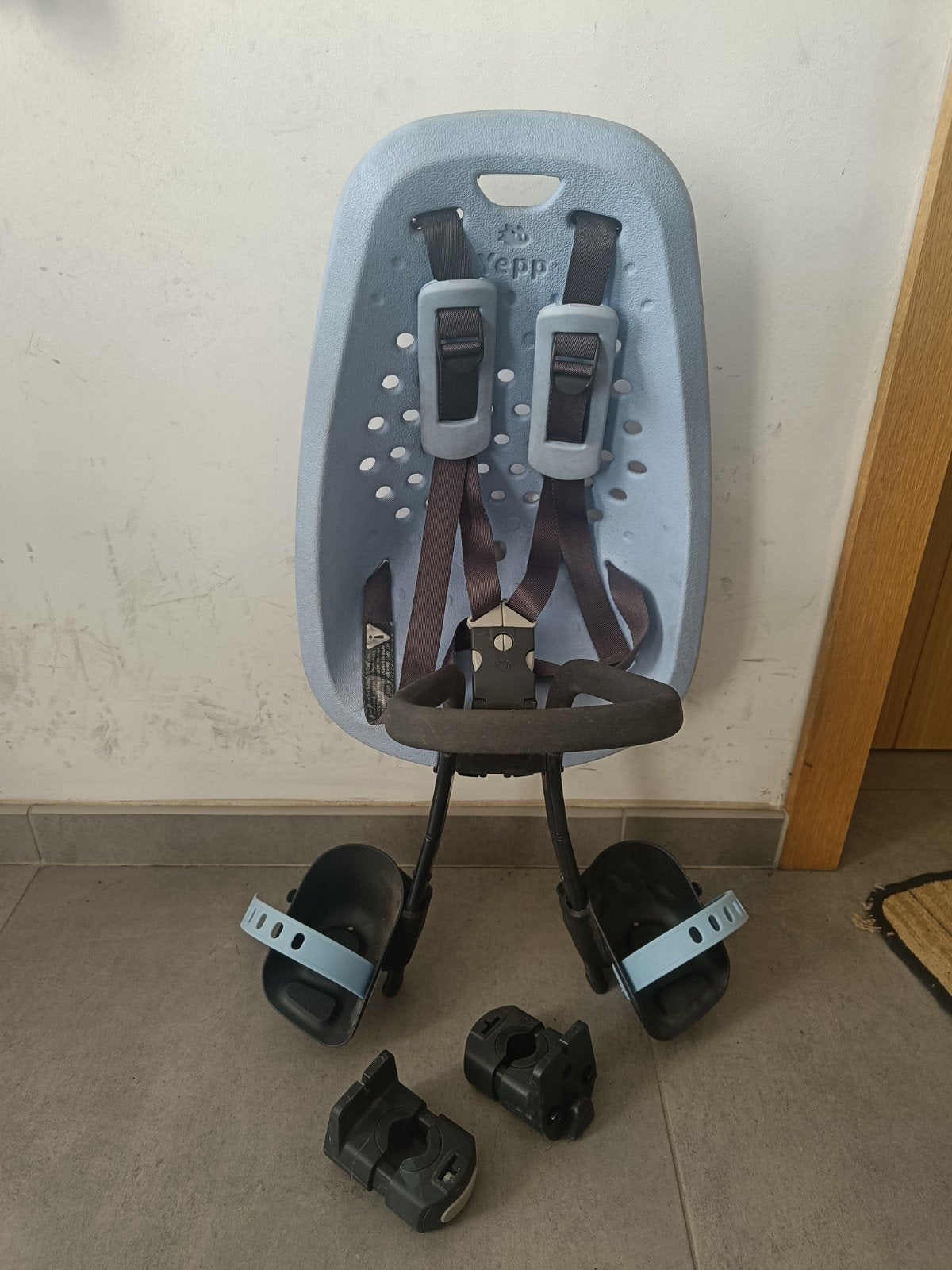 Yepp mini kinderstoeltje met 2 adapters voor montage., Ophalen