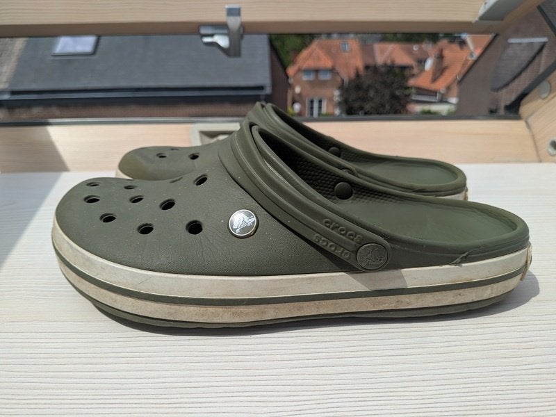 crocs khaki M10 W12 - pointure 43-44, Kleding | Heren, Schoenen, Ophalen, Gedragen