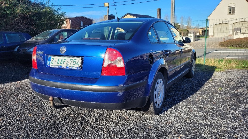 vw passat 1.6i AIRCO TREKHAAK euro 4 2002, Auto's, Voorwielaandrijving, Stof, 4 cilinders, Elektrische ramen