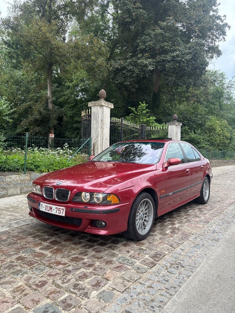 BMW 520i facelift, Autos, BMW, 4 portes, Autres couleurs, Noir, 6 cylindres