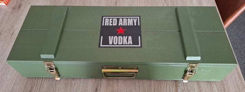 Red Army Kalashnikov Vodka Giftbox, Ophalen of Verzenden, Landmacht, Kist of Geocache