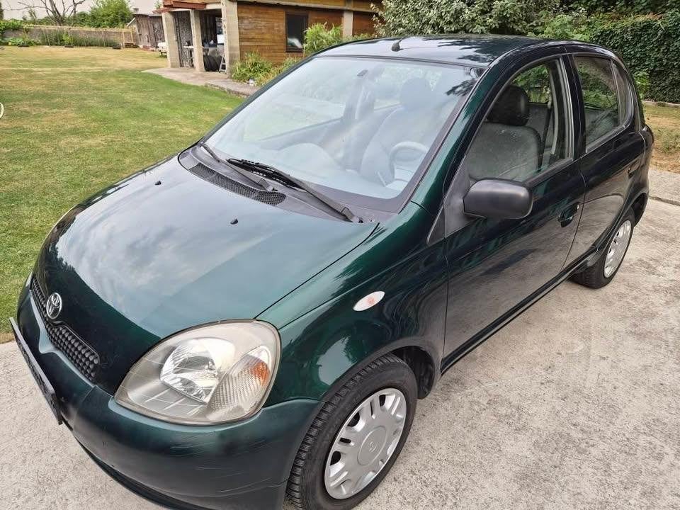 Toyota yaris 1000 vvti Essence 108 000 km, Autos, Toyota, Euro 2, Achat, Boîte manuelle, 5 portes