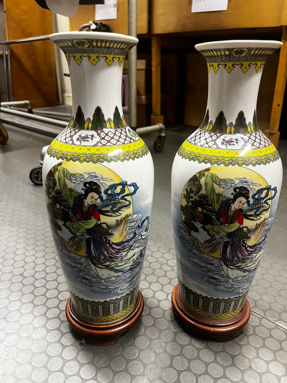 Deco vazen, Enlèvement