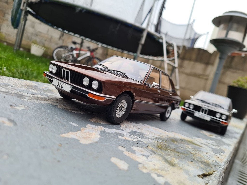 BMW 520i E12 Brun métal - Échelle 1/18 - LIMITED PRIX : 69€, Hobby & Loisirs créatifs, Enlèvement ou Envoi, Neuf, Voiture, Autres marques
