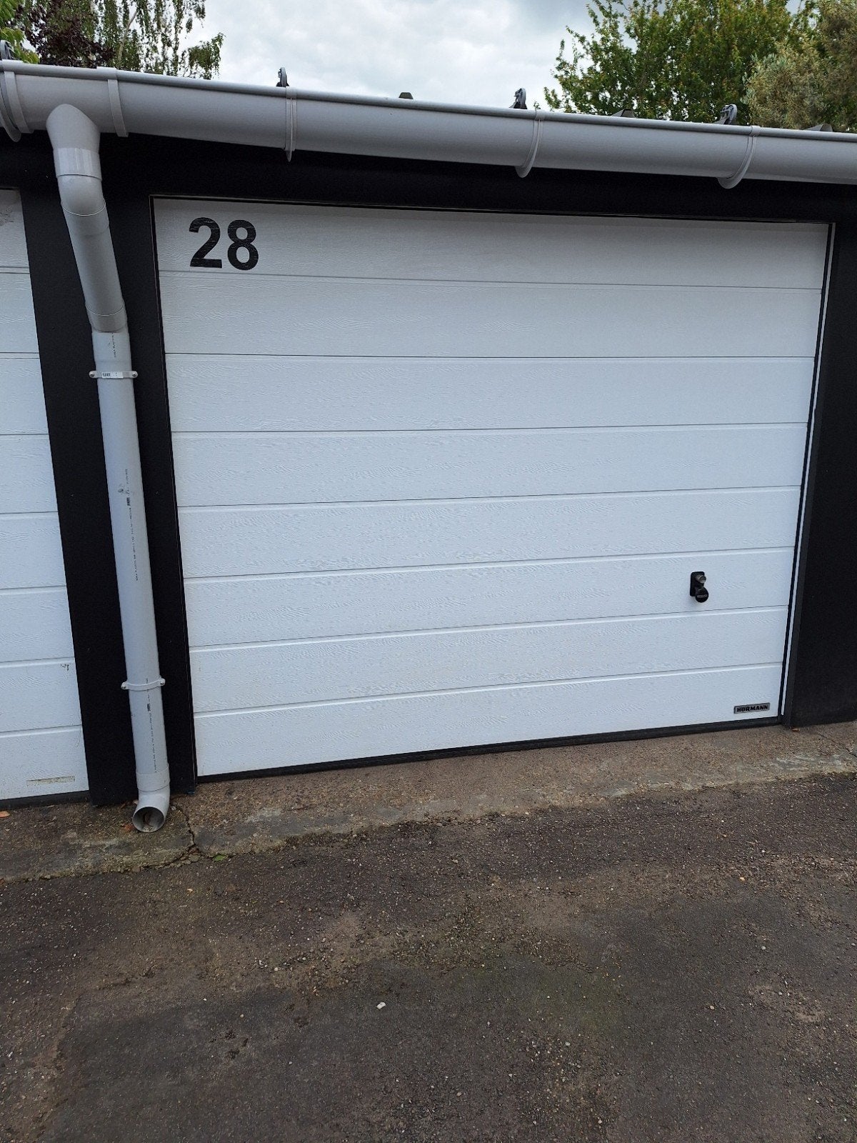 Ruime garagebox te HUUR in Lier, Planeetstraat 46