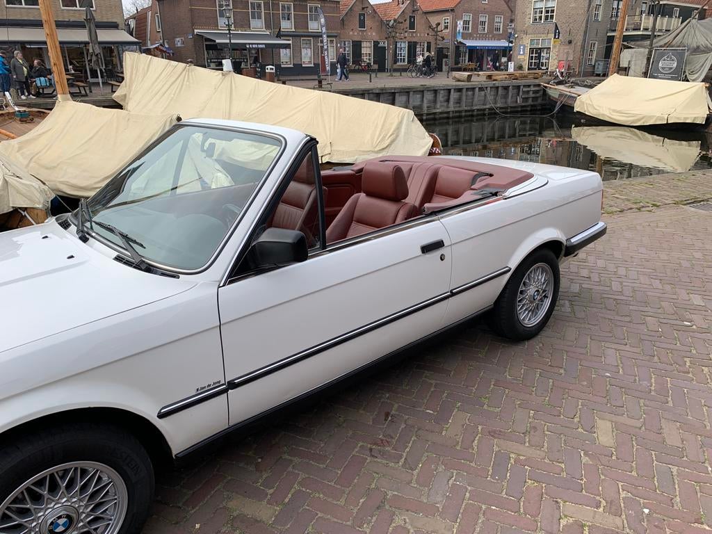 BMW 320/6 cilinder met 261.000 km NAP, Auto's, BMW, Automaat, Cabriolet, Leder, Overige kleuren
