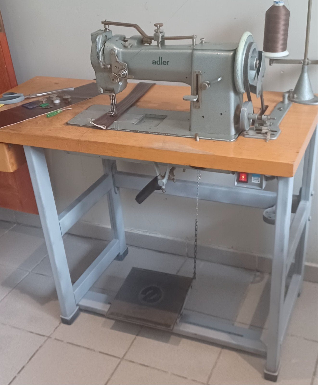 Machine à coudre Adler triple entraînement pour cuir, Hobby & Loisirs créatifs, Machines à coudre & Accessoires, Enlèvement, Machine à coudre