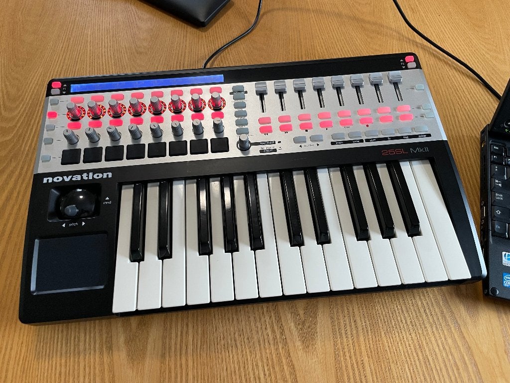 Clavier MIDI Novation 25SL Mkii, Enlèvement, Utilisé