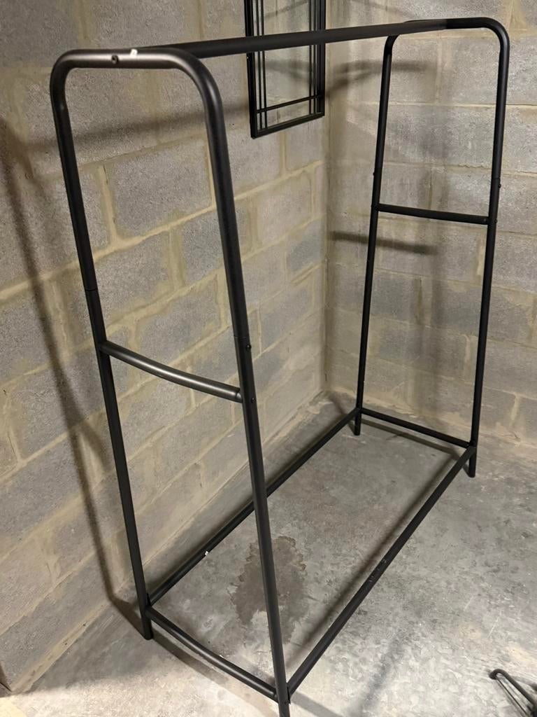 Kledingrek mat zwart, Huis en Inrichting, Woonaccessoires | Zuilen en Pilaren, Ophalen, Zo goed als nieuw