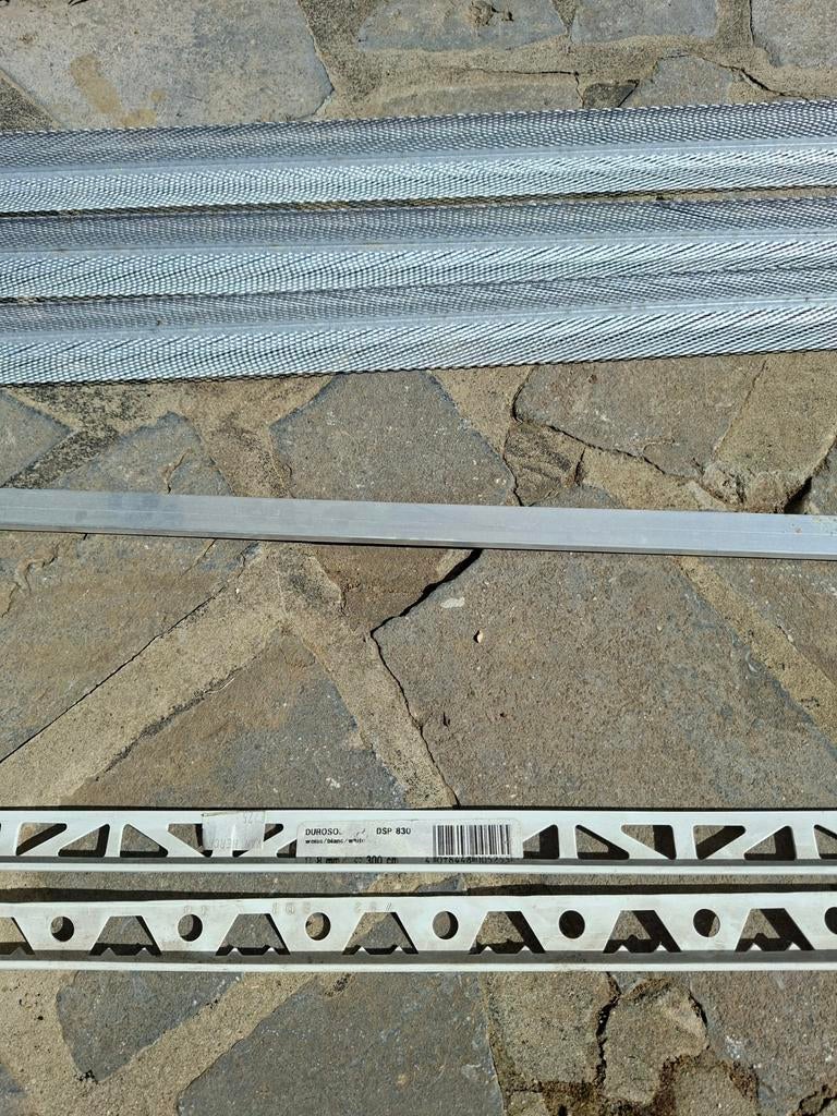 Lames de finition pour carreaux ou gypse ou pièces à la pièc, Bricolage & Construction, 150 à 200 cm, Comme neuf, Enlèvement, Autres matériaux