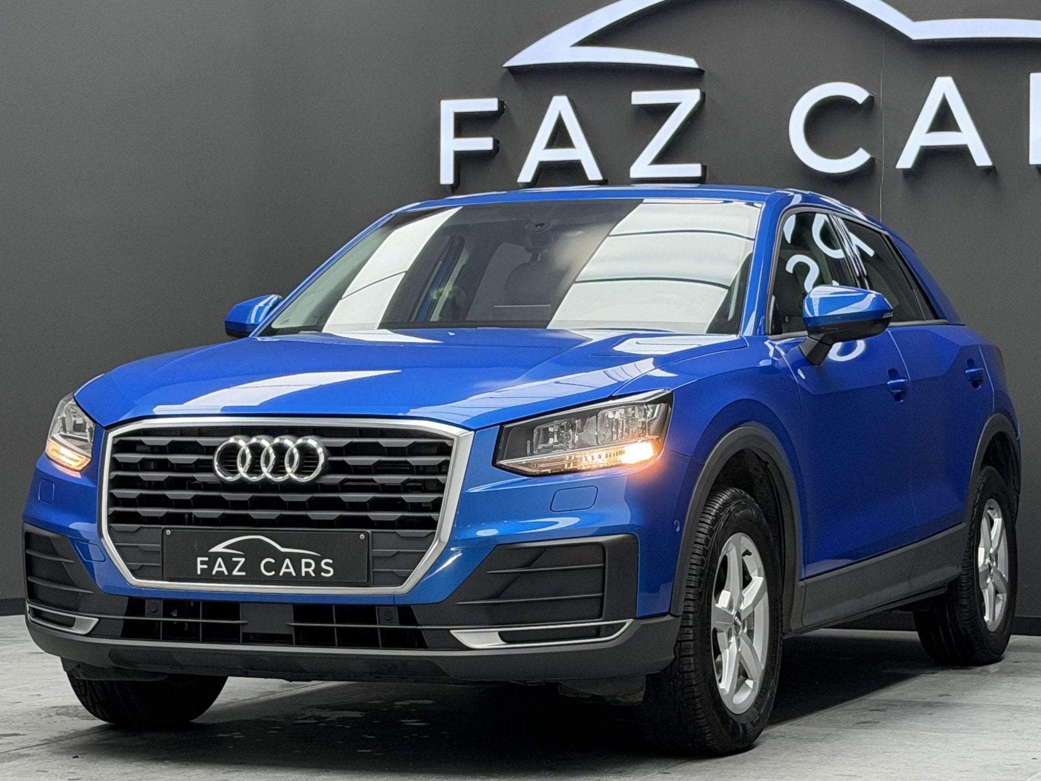 Audi Q2 1.0 TFSI S tronic * 1ER PROP + CUIR + GARANTIE *, Auto's, Gebruikt, Leder, Bedrijf, 5 zetels