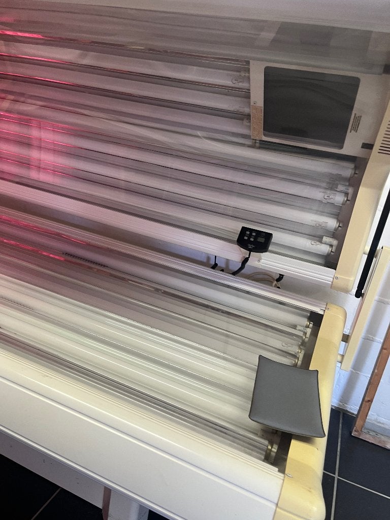 Zonnebank met gezichtbruiner en bodycooler, Elektronische apparatuur, Zonnebanken en Gezichtsbruiners, Ophalen, Zo goed als nieuw