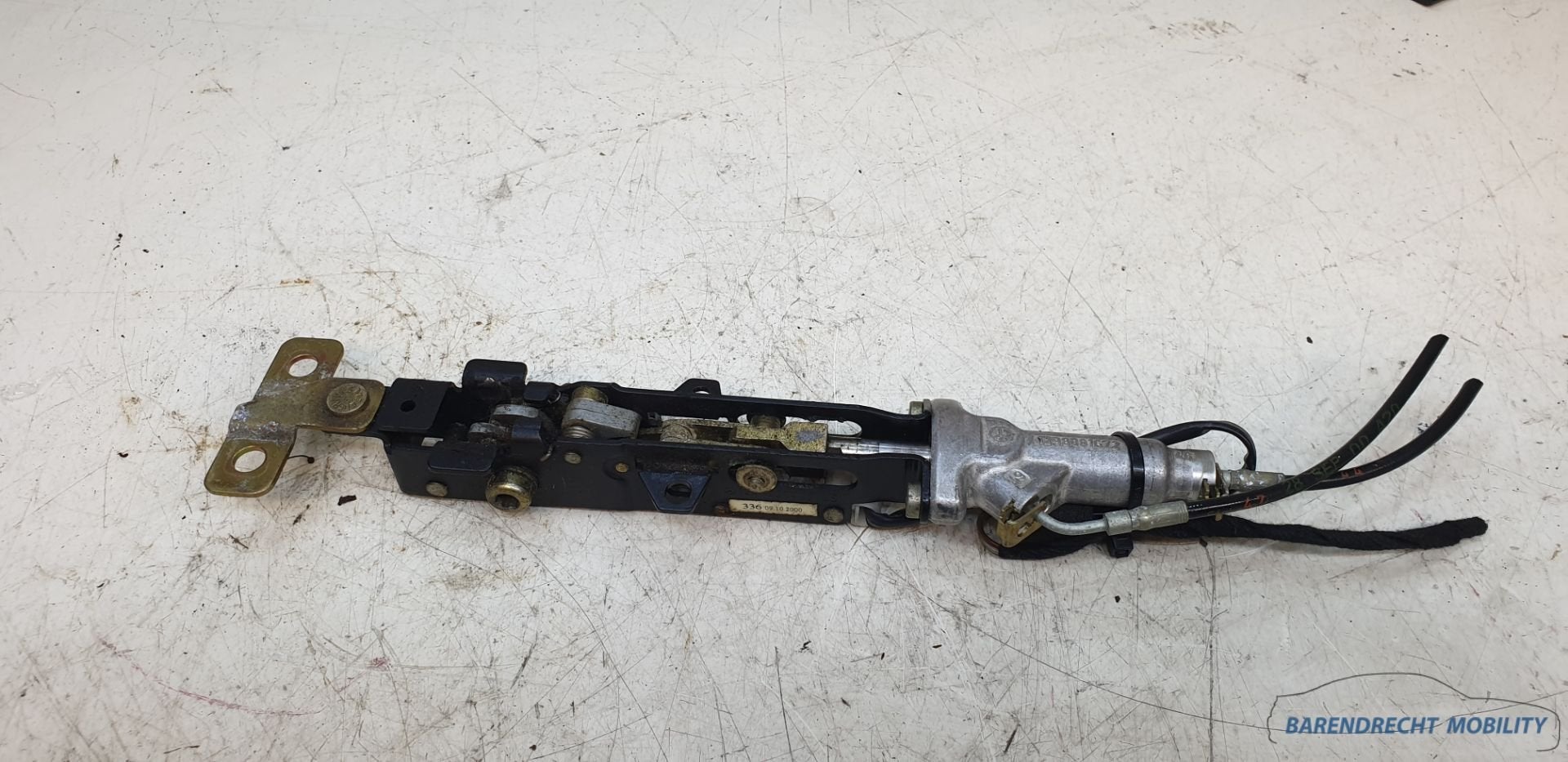 Verrou de toit d capotable CLK W208 / SL R129 1298001672, ca, Mercedes-Benz, Utilisé, Mercedesstrasse 120
70372  Stuttgart, DE