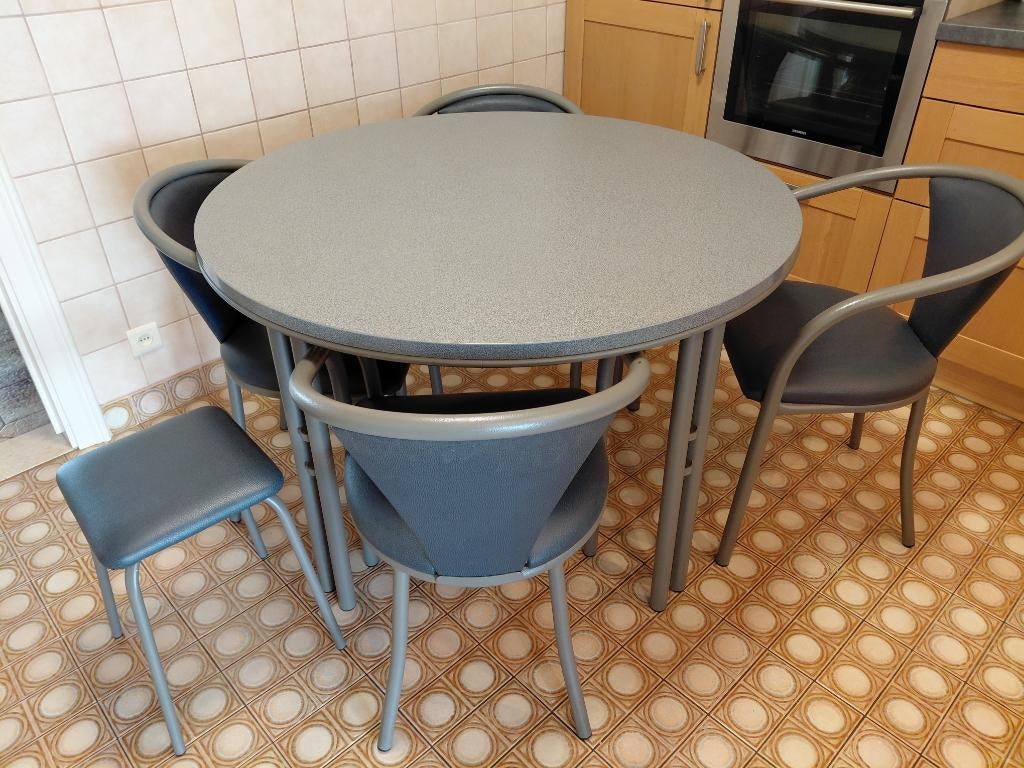 KEUKENTAFEL + 4 STOELEN + 2 TAMBOURETTEN, Ophalen, Gebruikt
