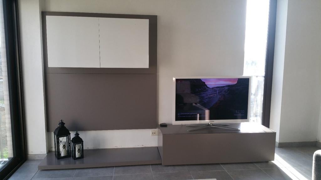 Meuble mural TV, Enlèvement