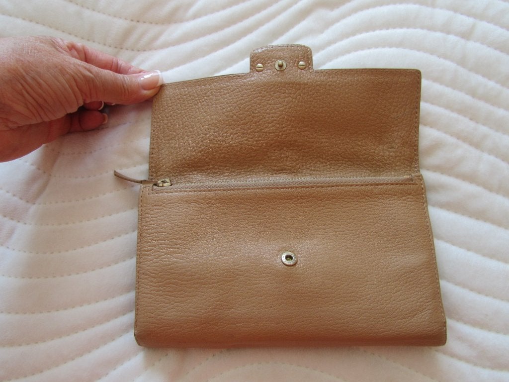 DELVAUX Portefeuille CAMILLE Muscade siglé, Envoi