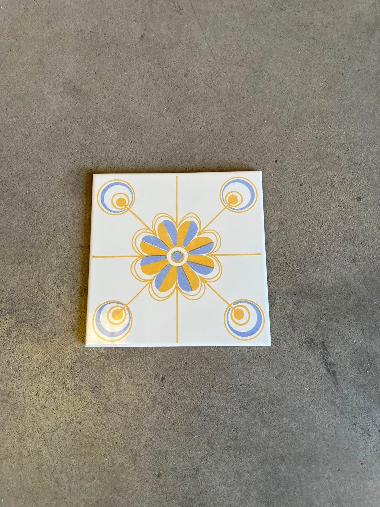 Vintage Italiaanse Ragno wandtegels – geel/blauw bloemmotief, Doe-het-zelf en Bouw, Tegels, Ophalen, Minder dan 20 cm, 10 m² of meer