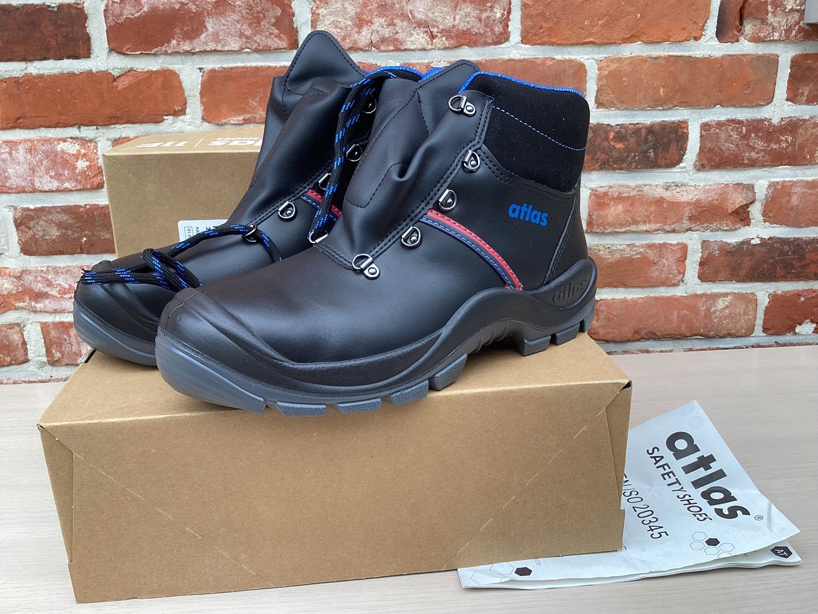 NIEUW IN DE DOOS " ATLAS WERKSCHOENEN / MAAT 42, Ophalen, Nieuw