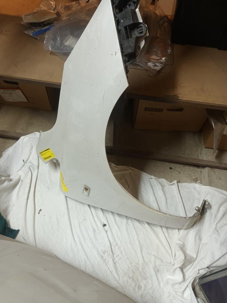 Opel corsa e spatbord rechts wit parelmoer, Auto-onderdelen, Ophalen, Gebruikt, Rechts, Opel
