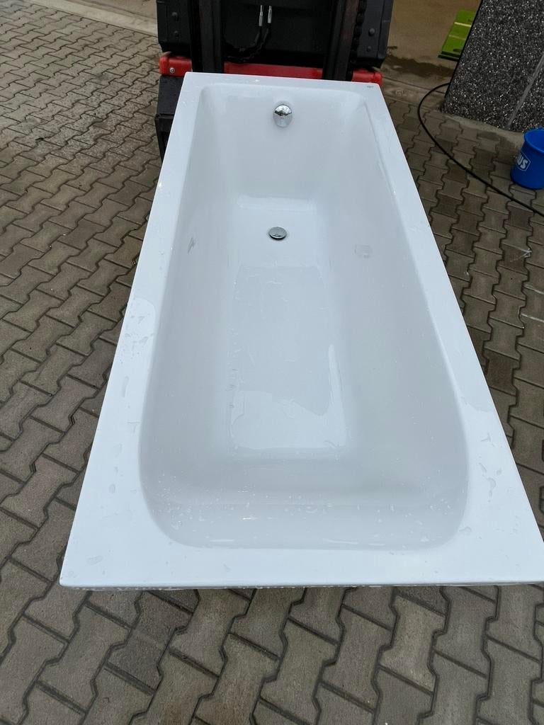 Baignoire jamais monté d’une salle d’exposition., Enlèvement, Comme neuf