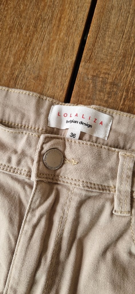 Shortjes lolaliza maat 36, Kleding | Dames, Broeken en Pantalons, Kort, Lola & Liza, Beige, Ophalen of Verzenden