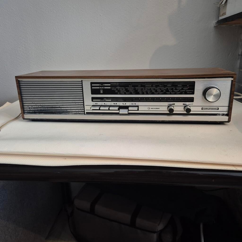 Vintage radio Grundig RF 3011a, Antiquités & Art, Enlèvement