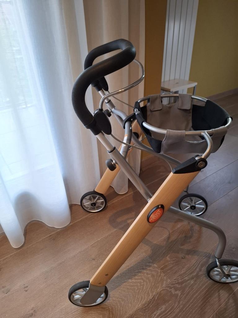 Lichtgewicht rollator Trust Let’s Go indoor, Ophalen, Opvouwbaar, Zo goed als nieuw