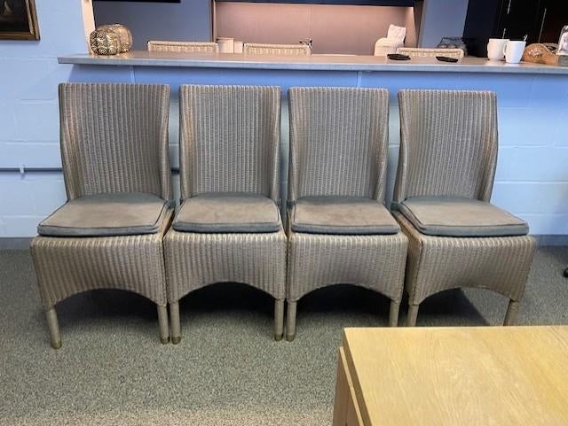 Rotan stoelen met kussens 8 stuks, Ophalen, Gebruikt