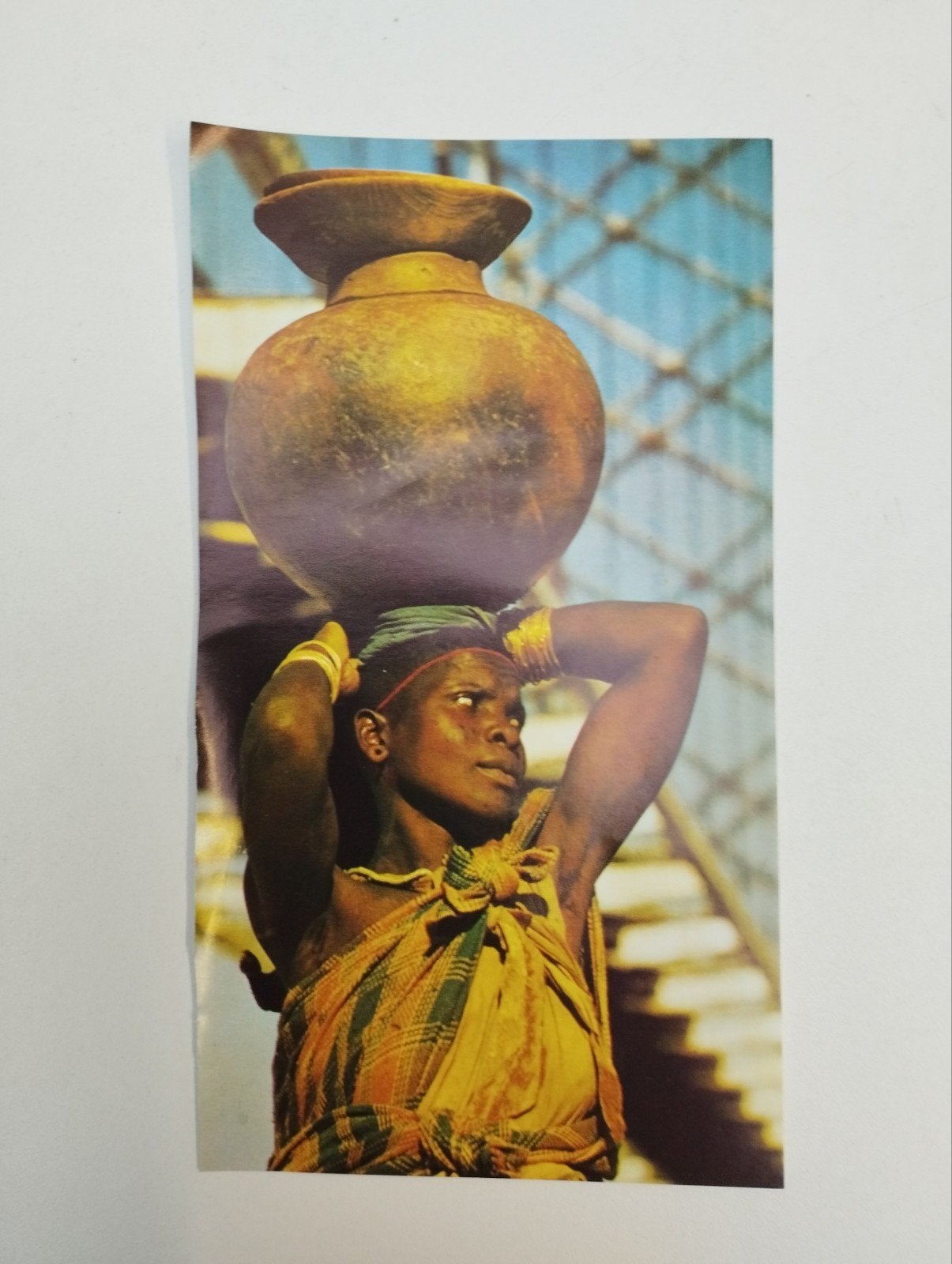 Een prent over een dame met kruk op haar hoofd land Afrika k, Ophalen, Prent