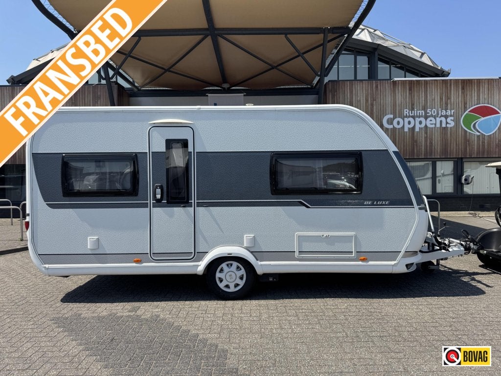 Hobby De Luxe 460 UFE, Caravanes & Camping, Caravanes, jusqu'à 4, 1000 - 1250 kg, Banquette en rond, Hobby, Lit dans la longueur