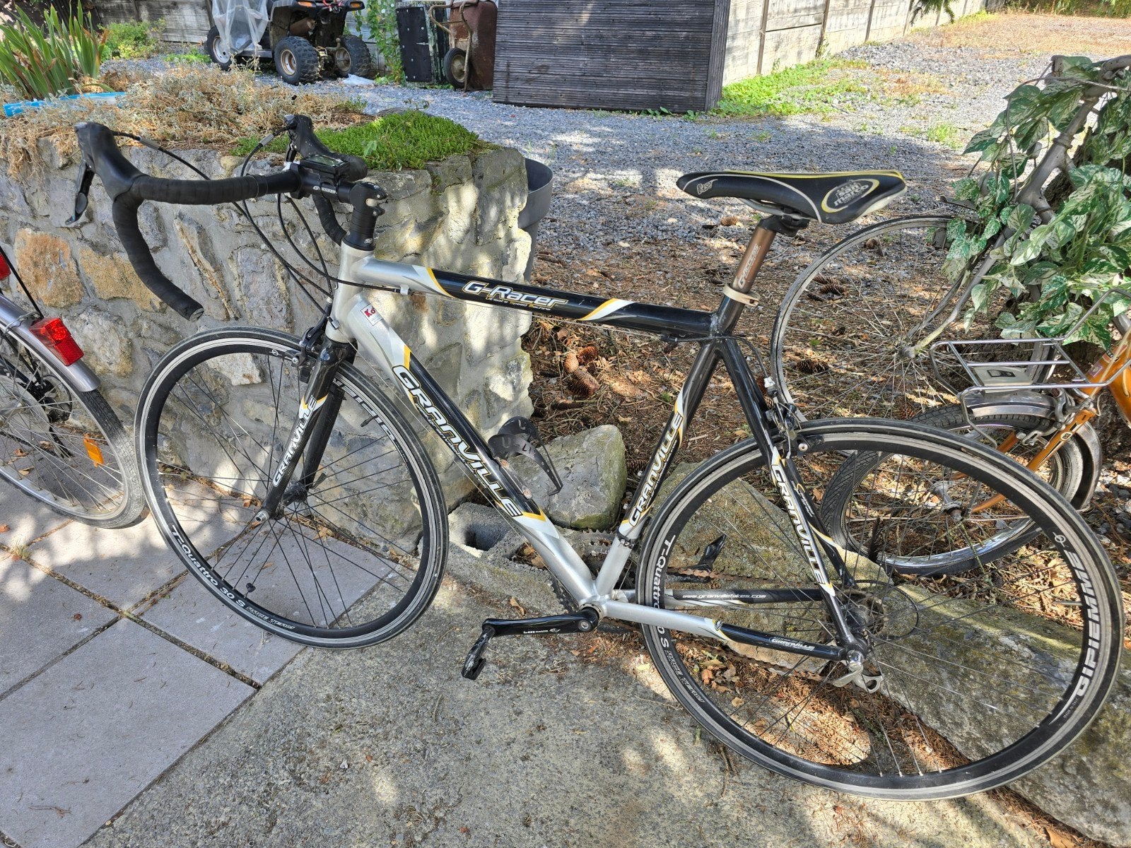 Velo, Vélos & Vélomoteurs