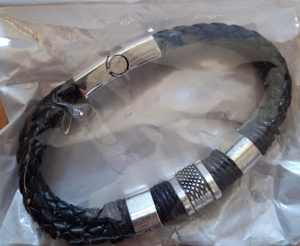 Nouveau bracelet pour homme dans son emballage, Bijoux, Sacs & Beauté, Bracelets, Enlèvement ou Envoi, Neuf, Noir, Cuir