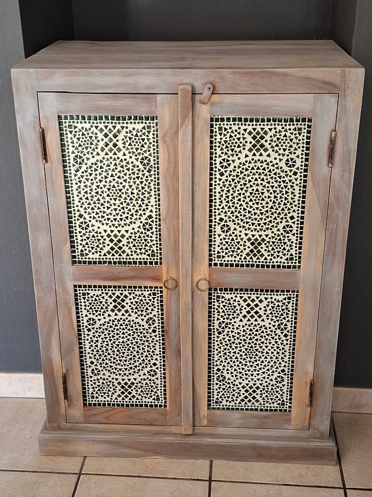 Houten kastje met mozaïek glas, Huis en Inrichting, Kasten | Overige, Ophalen, Zo goed als nieuw