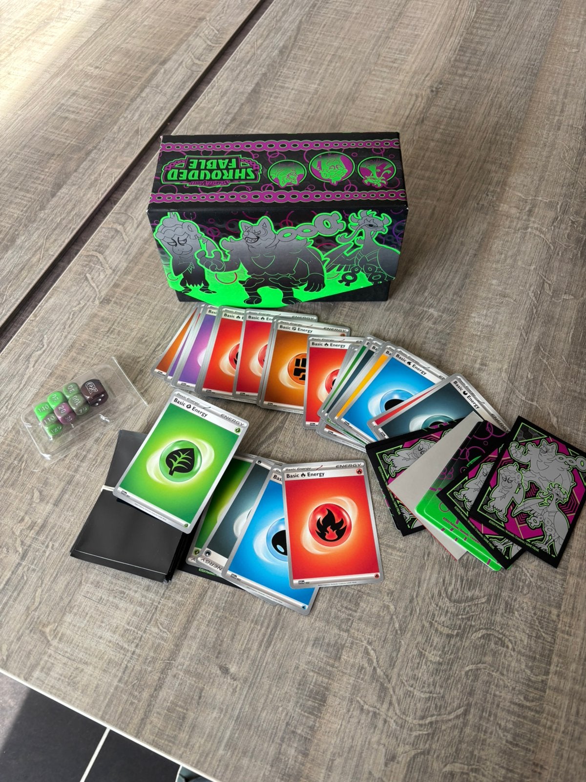Pokemon verzamel box en mapje collectors item, Verzamelen, Ophalen, Zo goed als nieuw, Speelkaart(en)