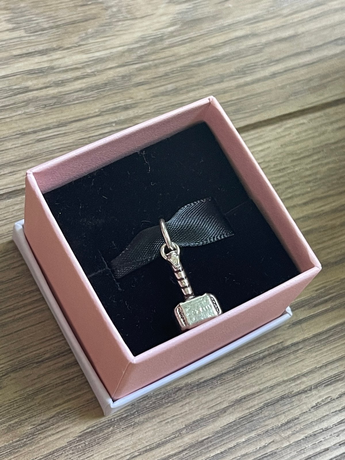 Pandora Marvel Thor-bedeltje, Handtassen en Accessoires, Bedels, Ophalen, Zo goed als nieuw, Pandora